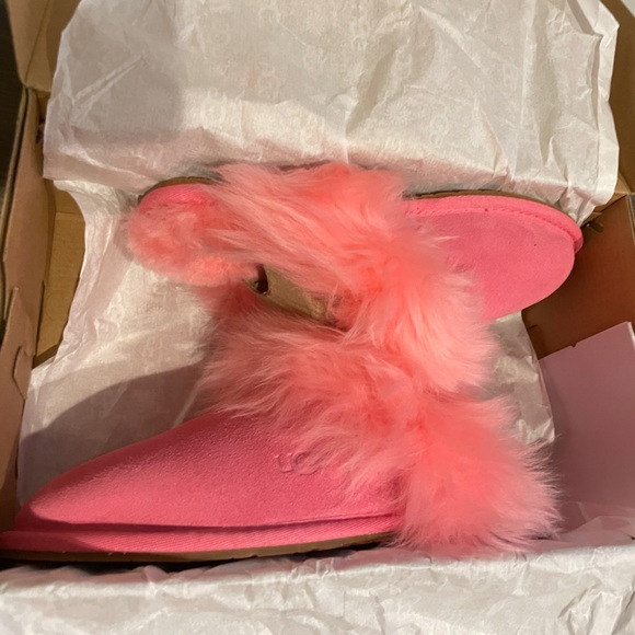 UGG Slippers - Picture 4 of 9